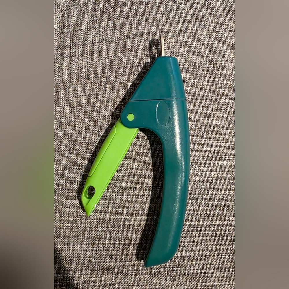 Teal and Lime Green Pet Nail Clippers